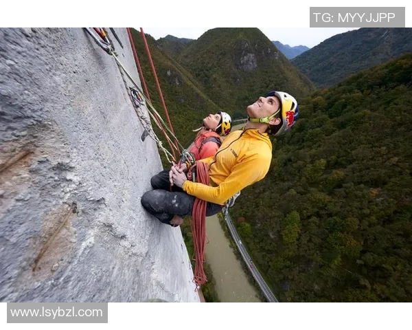 重庆攀岩队在极限运动联赛中的团队协作表现分析与点评